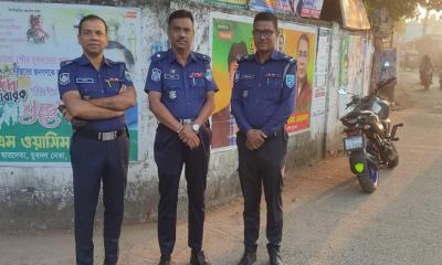 লকডাউন নাশকতা ঠেকাতে মোংলায় পুলিশের নিরাপত্তা জোরদার