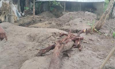 তানোরে কবরস্থান দখল করে বাড়ি নির্মাণের পরিকল্পনায় উত্তেজনা