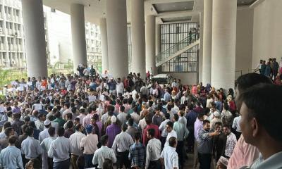 চাকরি অধ্যাদেশ প্রত্যাহারে আন্দোলনে উত্তাল সচিবালয়