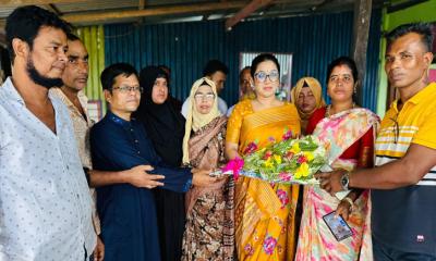 সংস্কৃতির উৎসবে কলামিস্ট সাবরিনা বিনতে আহমেদ: জলিরপাড়ে নৌকাবাইচে দর্শনার্থীদের শুভেচ্ছা