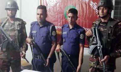 উজিরপুরে ৩ রাউন্ড গুলিসহ পিস্তল উদ্ধার করেছে সেনাবাহিনী