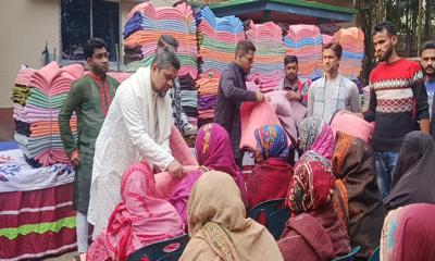বাউফলে খালেদা জিয়ার সুস্থতা কামনায় বিএনপি নেতার শীতবস্ত্র বিতরণ