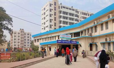 নড়াইল সদর হাসপাতালে কর্মীর নিয়ে চরম মানবেতর জীবনযাপন