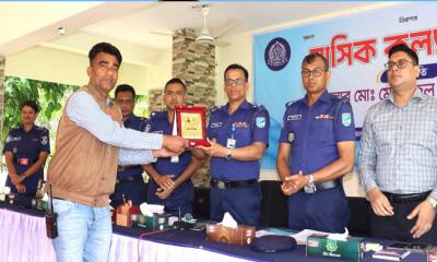 মুন্সিগঞ্জে শ্রেষ্ঠ মাদকদ্রব্য উদ্ধারকারী কর্মকর্তার সম্মাননা পেলেন এসআই আজাদ