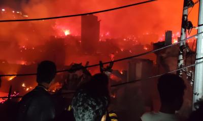 ৪ ঘণ্টা পার হলেও নিয়ন্ত্রণে আসেনি কড়াইল বস্তির আগুন