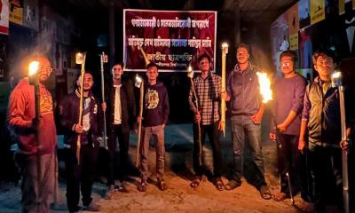 গণহত্যার অভিযোগে শেখ হাসিনার সর্বোচ্চ শাস্তির দাবিতে জাবিতে মশাল মিছিল