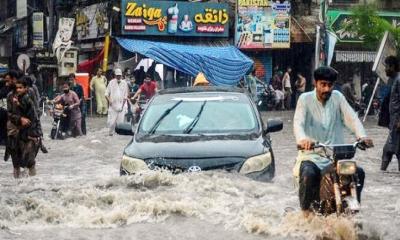 প্রবল বর্ষণে বিপর্যস্ত পাকিস্তান,  নিহত ১৮০