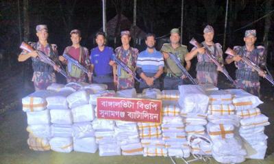 সুনামগঞ্জের মধ্যনগরে কোটি টাকার ভারতীয় কাপড় আটক