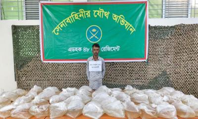 চট্টগ্রামে সেনাবাহিনী ৪৯০ লিটার মদসহ সিএনজি আটক