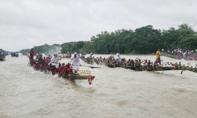 মুকসুদপুর উপজেলা প্রশাসনের আয়োজনে: মাঝির বৈঠায় ভেসে ওঠা আনন্দের ঢেউ