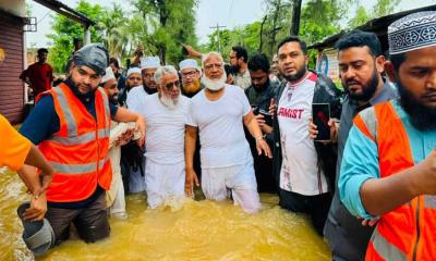 চট্টগ্রামের বন্যাদুর্গত মানুষের পাশে বিরোধীদলীয় নেতা