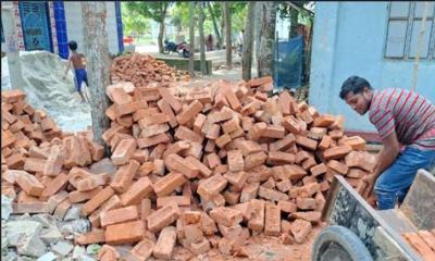 চরভদ্রাসনে ২০০ মিটার এইচবিবি রাস্তায় নিম্নমানের ইট ব্যবহারের অভিযোগ