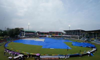গলে বৃষ্টির হানা, টেস্টের দ্বিতীয় দিনের খেলা আপাতত বন্ধ