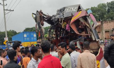 ফরিদপুরে বাস-বাস সংঘর্ষে নিহত ৩, আহত ১৫