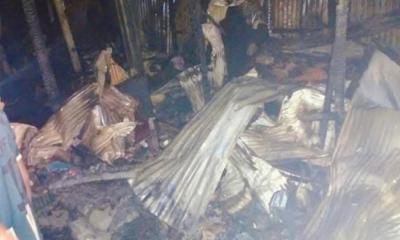 বোয়ালখালীতে আগুনে পুড়ে ছাই ৩ বসতঘর