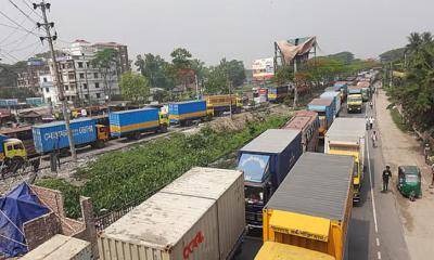 ঢাকা-চট্টগ্রাম মহাসড়কে ৩০ কিলোমিটার  দীর্ঘ যানজট
