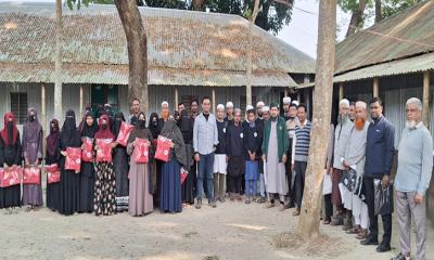 মুকসুদপুরে শিক্ষার্থীদের মাঝে শীতবস্ত্র বিতরণ