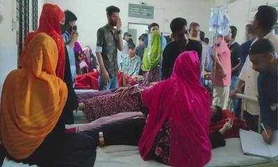 ভালুকায় জুতার কারখানায় ইফতার খেয়ে অসুস্থ শতাধিক শ্রমিক