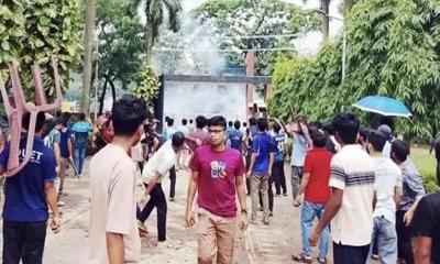 দফায় দফায় সংঘর্ষে রণক্ষেত্র