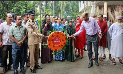 বৈষম্যবিরোধী ছাত্র-জনতার আন্দোলনে নিহত শহীদদের কবর জিয়ারত করল শ্রীপুর উপজেলা প্রশাসন