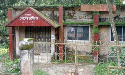 ঝুঁকির কবলে কালাই ডাকঘর: ভাঙা ভবনে চলছে দাপ্তরিক কার্যক্রম