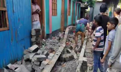 রূপগঞ্জে ভূমিকম্পে দেয়াল ধসে নবজাতকের মৃত্যু, আহত দুই