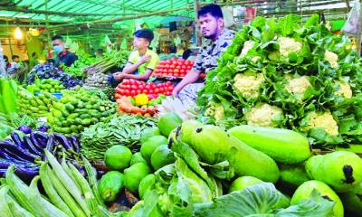 বাজারে শীতের সবজির সরবরাহ বাড়লেও কমছে না দাম