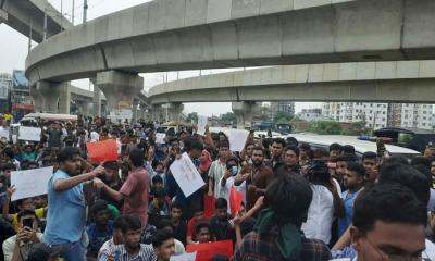 ৬ দফা দাবিতে মাইলস্টোন শিক্ষার্থীদের বিক্ষোভ