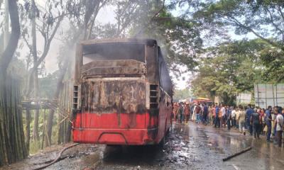 উজিরপুরে চলন্ত বিআরটিসি বাসে অগ্নিকাণ্ড