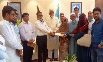 নারায়ণগঞ্জে নিহত যুবদল নেতাদের পরিবারের পাশে দাঁড়ালেন নাসিক প্রশাসক