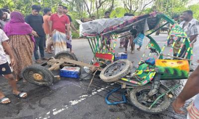 বড়াইগ্রামে সড়ক দুর্ঘটনায় স্বামীর ১১ ঘণ্টা পর স্ত্রী’র মৃত্যু, নিহত বেড়ে ৪