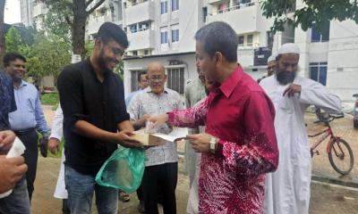 জুলাই গণঅভ্যুত্থান বর্ষপূর্তিতে যবিপ্রবিতে ‘জুলাই বিপ্লব মঞ্চ’-এর মিষ্টি বিতরণ