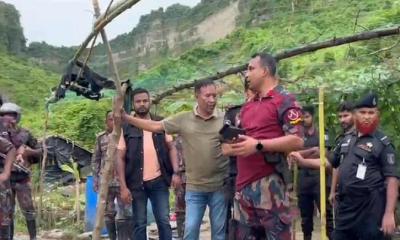 টেকনাফে মানবপাচারকারীর আস্তানায় অভিযান, নারী-শিশুসহ ৮০ জনকে উদ্ধার