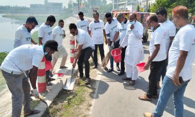 মাদারগঞ্জে যুবদল-স্বেচ্ছাসেবকদল-ছাত্রদলের পরিষ্কার-পরিচ্ছন্নতা অভিযান