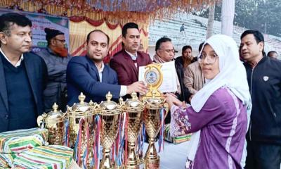 পার্বতীপুরে শীতকালীন ক্রীড়া প্রতিযোগিতার বিজয়ীদের পুরস্কার বিতরণ