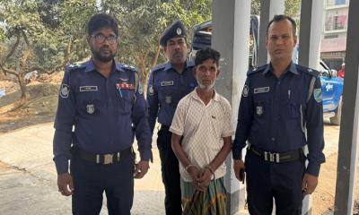 আড়াইহাজারে ঝালমুড়ি বিক্রেতার ছুরিকাঘাতে যুবকের মৃত্যু, ঘাতক আটক