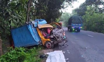 বড়াইগ্রামে ট্রাক-মিনি কাভার্ড ভ্যান সংঘর্ষে নিহত ১, আহত ১