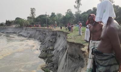 যমুনায় পানি বৃদ্ধিতে সিরাজগঞ্জে নদীভাঙন, ডুবলো শতাধিক ঘরবাড়ি