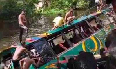 লক্ষ্মীপুরে যাত্রীবাহী বাস নিয়ন্ত্রণ হারিয়ে খালে, নিহত বেড়ে ৫