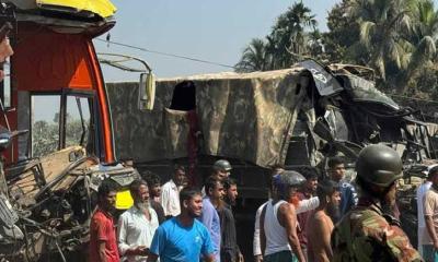 ময়মনসিংহে সেনাবাহিনীর ট্রাক ও যাত্রীবাহী বাসের সংঘর্ষ, নিহত ২
