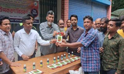 কৃষক বাঁচলে দেশ বাঁচবে’: পীরগঞ্জে কৃষি উপকরণ বিতরণে এমপি জাহিদুর রহমান