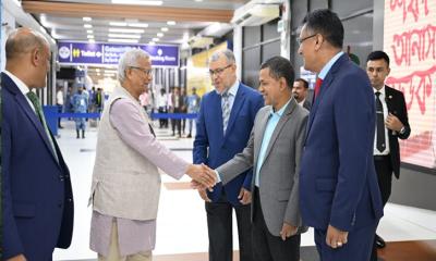 জাপান সফর শেষে দেশে ফিরেছেন প্রধান উপদেষ্টা