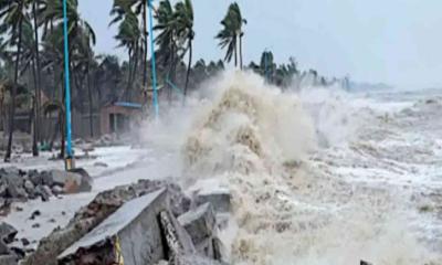 ভারতের  অন্ধ্রপ্রদেশ উপকূলে ঘূর্ণিঝড় ‘মোন্থা’র আঘাত