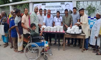 চাঁপাইনবাবগঞ্জে জিয়াউর রহমানের শাহাদাত বার্ষিকী উপলক্ষে খাবার বিতরণ