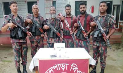জীবননগরে বিজিবির অভিযান  বিদেশি পিস্তল, ম্যাগজিন ও গুলি উদ্ধার
