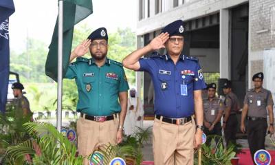 গাঢ় নীল-হালকা জলপাই শার্ট ও খাকি প্যান্টে ফিরল পুলিশ