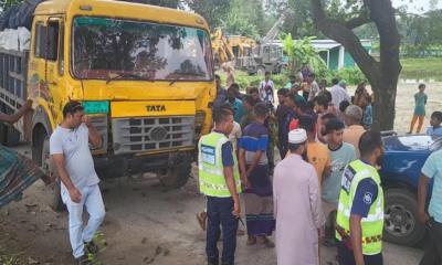 সিরাজগঞ্জে মহাসড়কে ট্রাক চাপায় বাবা ছেলে নিহত