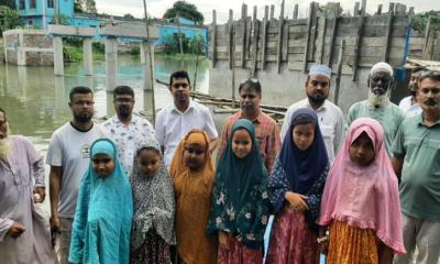 সাটুরিয়ায় জনসাধারণের উদ্যোগে নির্মাণাধীন ব্রিজ পরিদর্শন করলেন ইউএনও