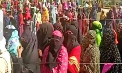 বানারীপাড়ায় নারী ভোটারদের সারি সারি লাইন
