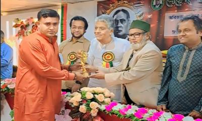 এশিয়ান লিডারশিপ অ্যাওয়ার্ড পেলেন মোংলার কৃতি সন্তান মৃধা ফারুকুল ইসলাম
